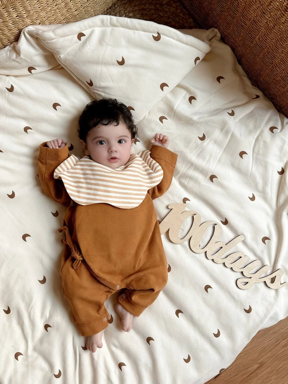 Baby quilt is thickened in autumn and winter, pure cotton A newborn baby hug quilt in the delivery room, newborn quilt when going out to prevent startling